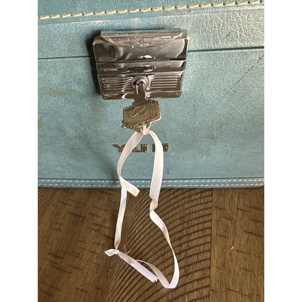 Mid-Century Skyway Train Case with Original Key Slate Blue Makeup Vanity Box - Picture 12 of 15